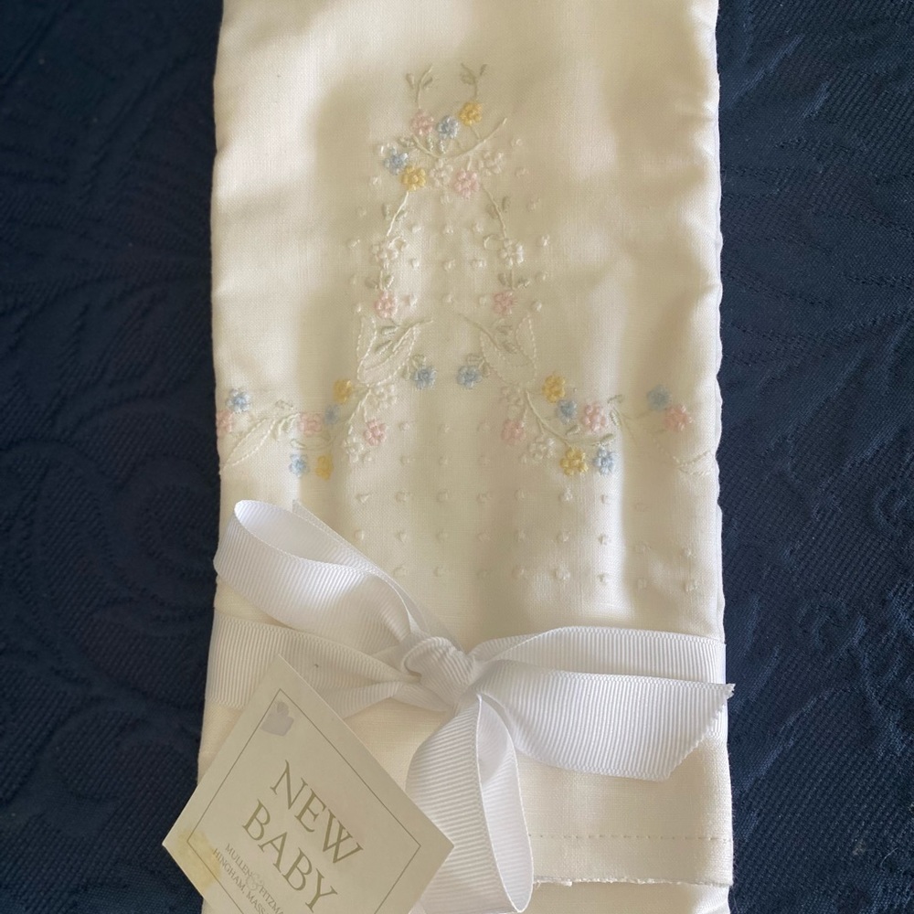 NEW - Mullen Fitzmaurice New Baby burp cloth